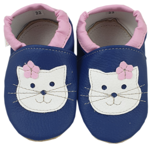 Kapcie Dreptulki ekoskóra granat aplikacja biały kotek z kwiatkiem r. 18-34