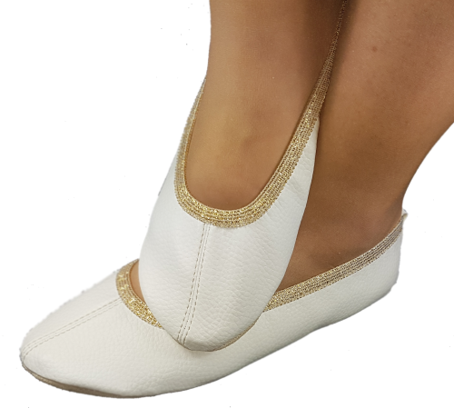 białe ze złotą gumką-crop.png