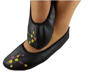 Baletki WYPRZEDAŻ czarne z kolorowymi kółeczkami 