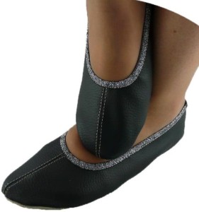 Baletki WYPRZEDAŻ czarne ze srebrnymi gumkami.