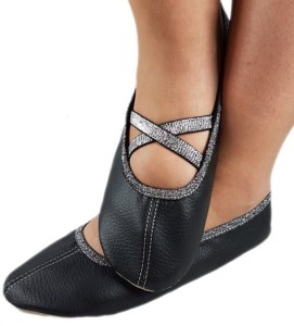 Baletki WYPRZEDAŻ czarne ze srebrnymi gumkami.