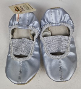 Baletki WYPRZEDAŻ srebrne z gumką prosto.