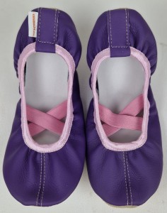 Baletki WYPRZEDAŻ fioletowe z gumkami na krzyż.