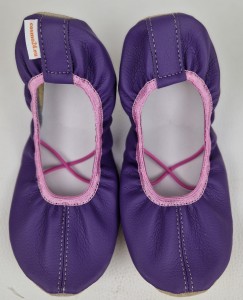 Baletki WYPRZEDAŻ fioletowe z gumkami na krzyż. 